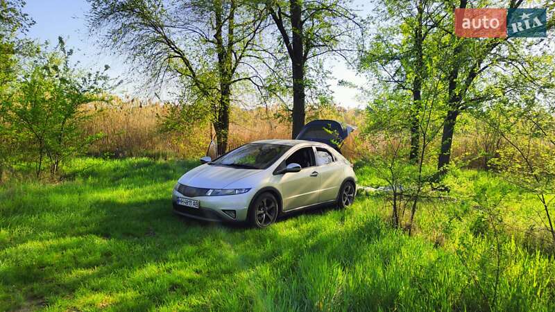 Хэтчбек Honda Civic 2006 в Одессе