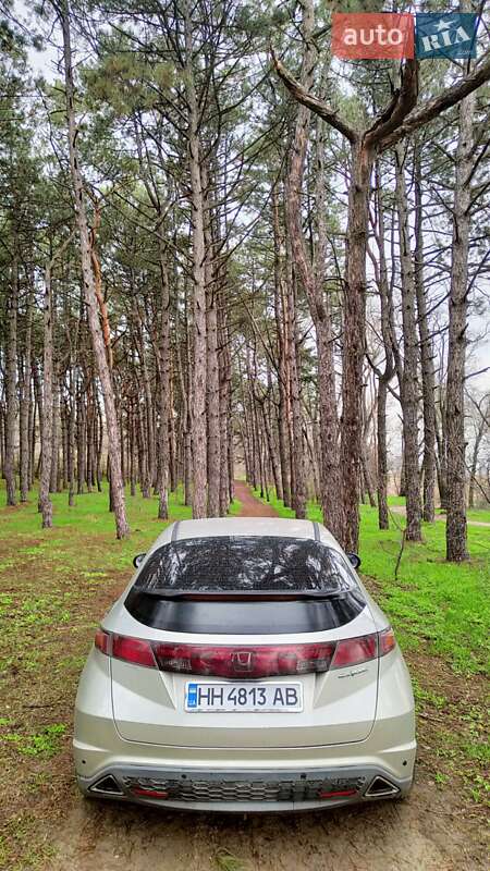 Хэтчбек Honda Civic 2006 в Одессе