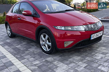 Хэтчбек Honda Civic 2006 в Ужгороде