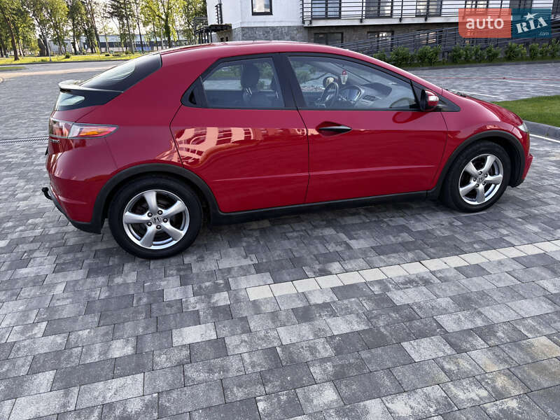 Хэтчбек Honda Civic 2006 в Мукачево