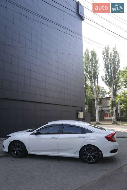 Седан Honda Civic 2019 в Славянске
