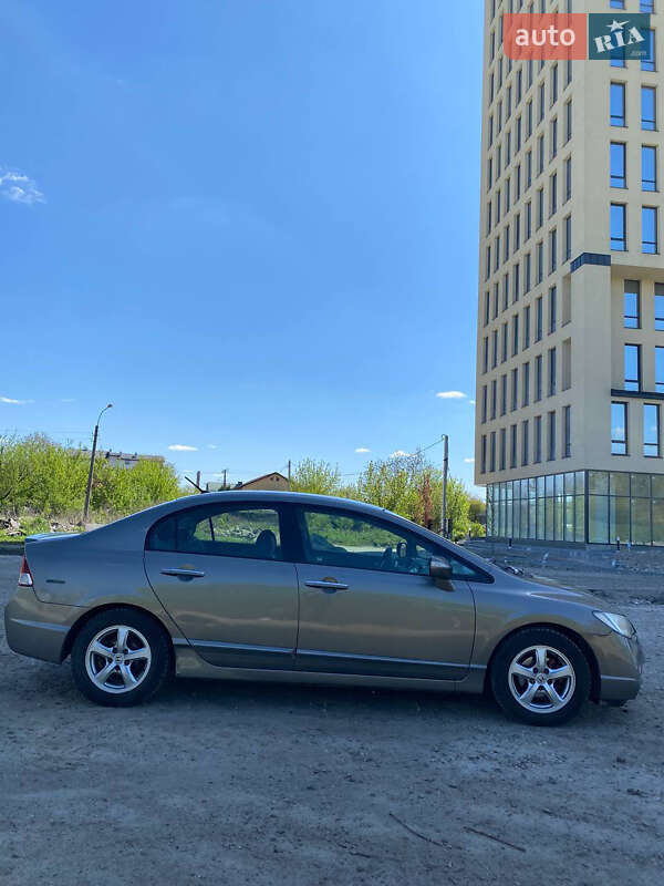 Хэтчбек Honda Civic 2008 в Ивано-Франковске