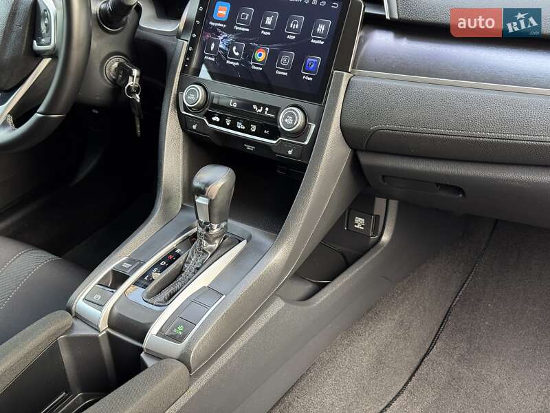 Седан Honda Civic 2018 в Киеве