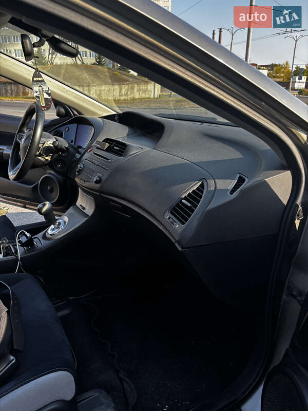 Хэтчбек Honda Civic 2006 в Днепре