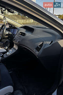 Хэтчбек Honda Civic 2006 в 