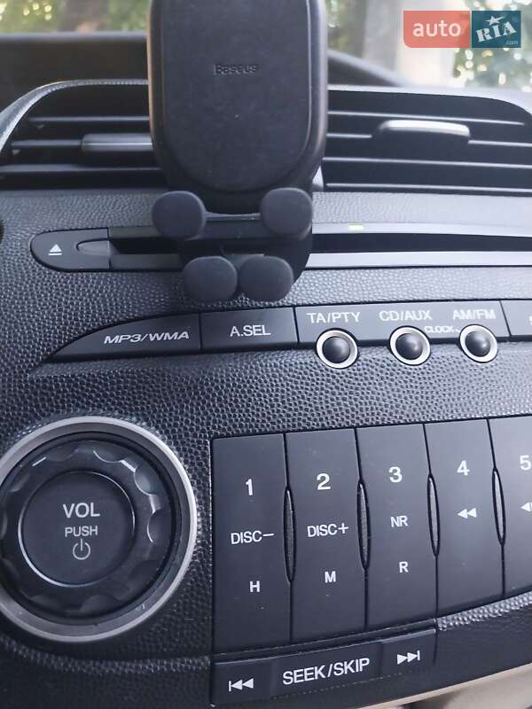 Хэтчбек Honda Civic 2006 в Вишневом