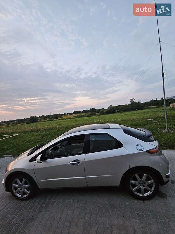 Хэтчбек Honda Civic 2007 в Львове