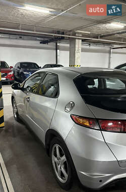 Хэтчбек Honda Civic 2006 в 