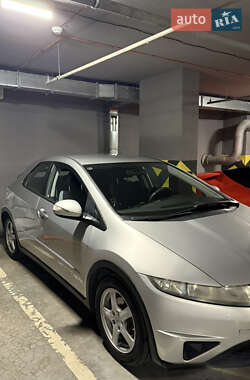 Хэтчбек Honda Civic 2006 в 