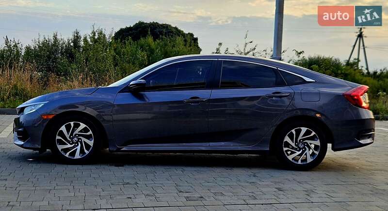 Седан Honda Civic 2017 в Львове