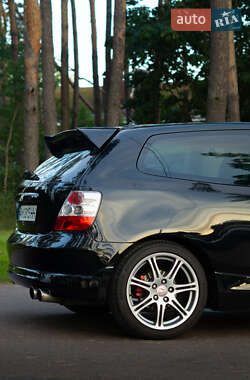 Хэтчбек Honda Civic 2004 в 