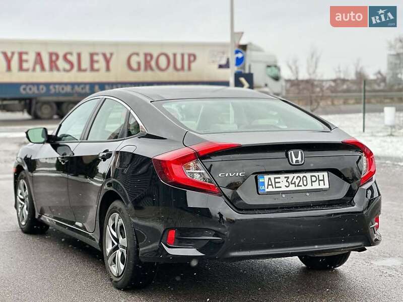 Седан Honda Civic 2018 в Львове