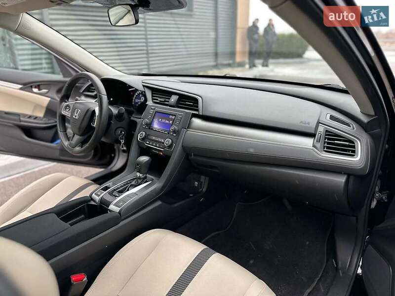 Седан Honda Civic 2018 в Львове