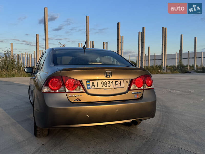 Седан Honda Civic 2006 в Коростене