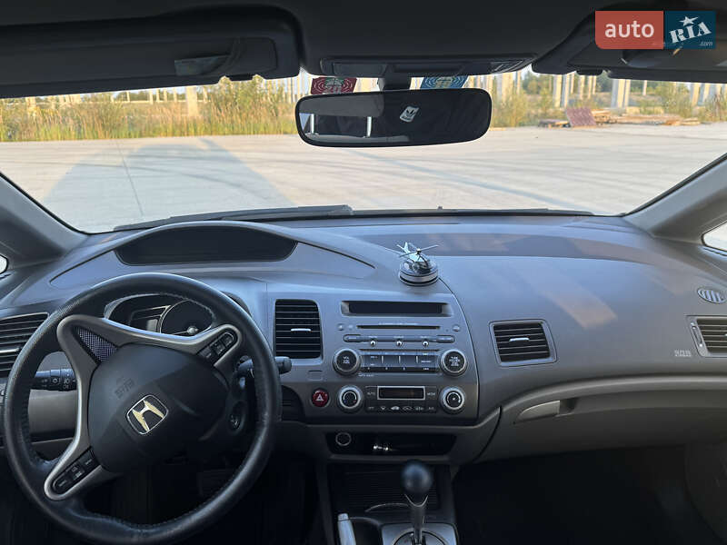 Седан Honda Civic 2006 в Коростене