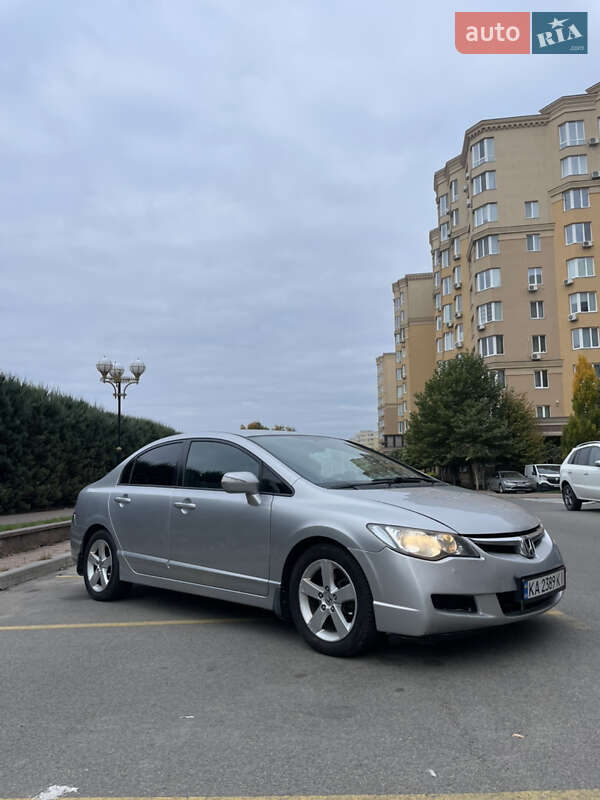 Седан Honda Civic 2008 в Софиевской Борщаговке