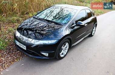 Хэтчбек Honda Civic 2006 в 