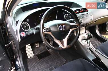 Хэтчбек Honda Civic 2006 в 