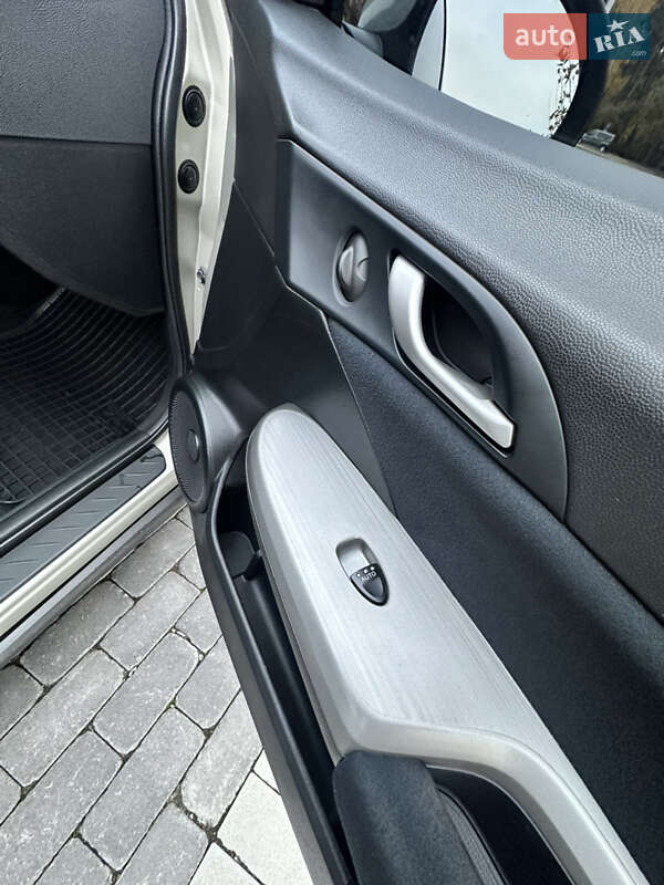 Хетчбек Honda Civic 2008 в Києві фото 16 Хетчбек Honda Civic 2008 в Києві