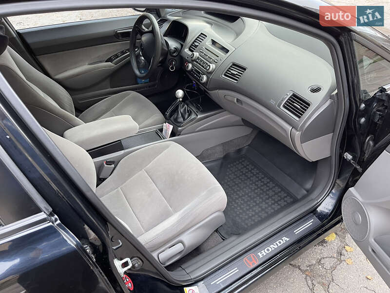 Седан Honda Civic 2006 в Чутовому