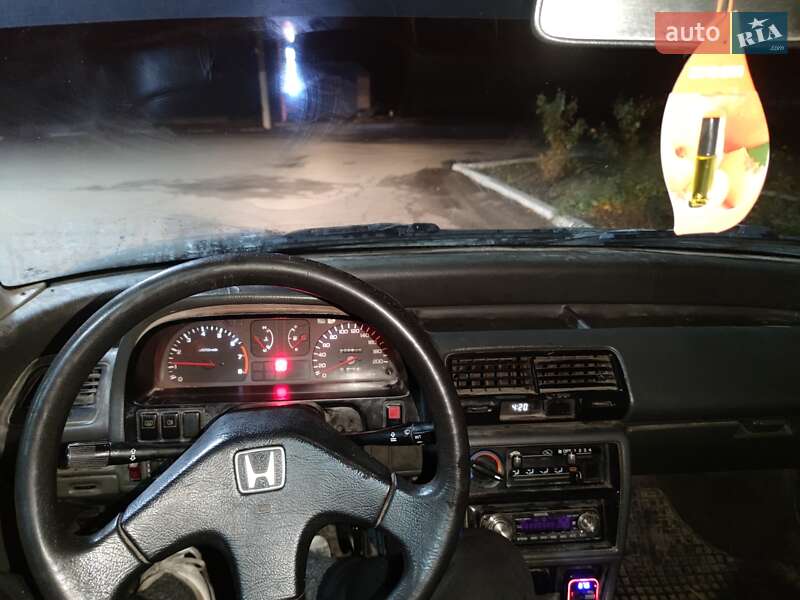 Седан Honda Civic 1990 в Магдалиновке