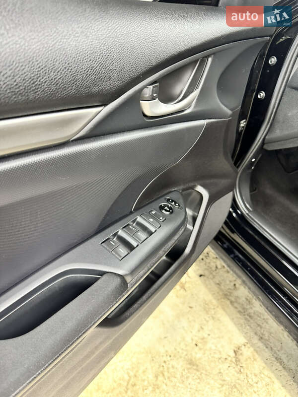 Хэтчбек Honda Civic 2018 в Львове