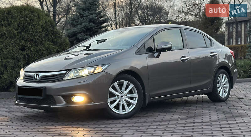 Седан Honda Civic 2012 в Днепре
