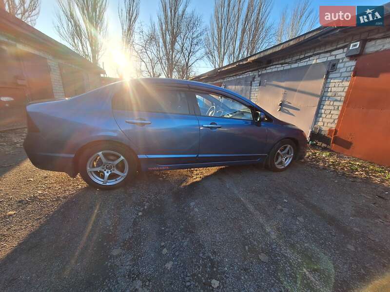 Седан Honda Civic 2007 в Кривом Роге