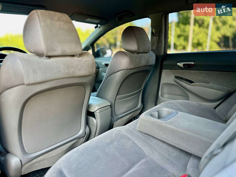 Седан Honda Civic 2006 в Дніпрі