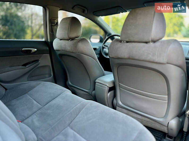 Седан Honda Civic 2006 в Дніпрі