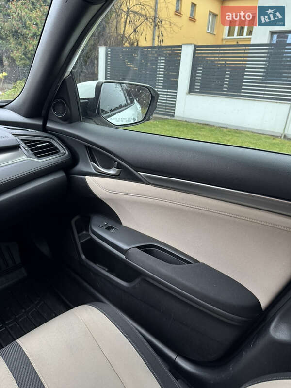 Хэтчбек Honda Civic 2019 в Львове
