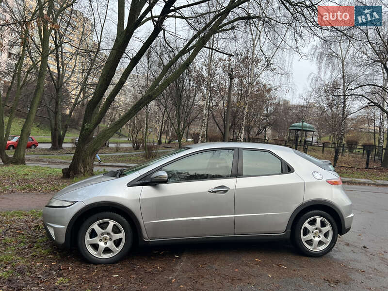 Хэтчбек Honda Civic 2007 в Киеве