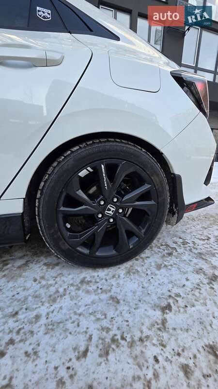 Хэтчбек Honda Civic 2016 в Киеве