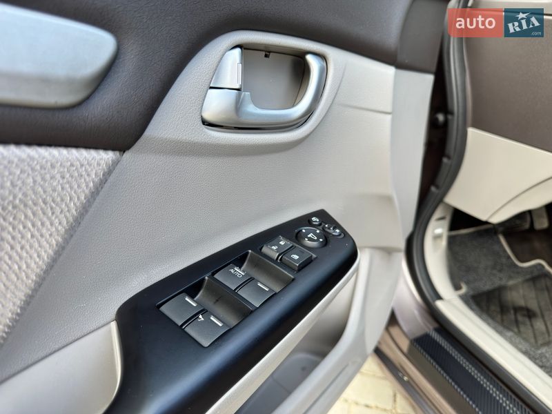 Седан Honda Civic 2012 в Днепре