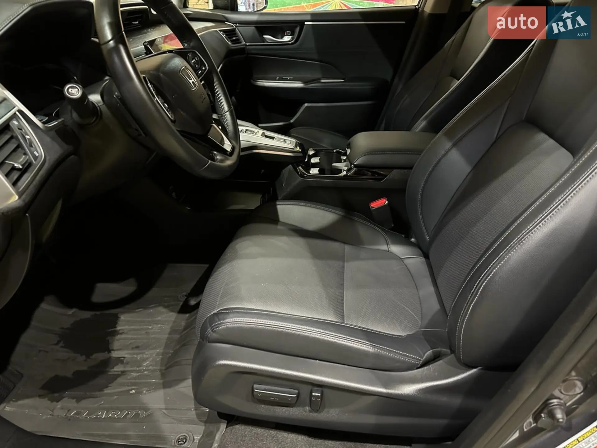 2017 Honda FCX Clarity - мініатюра 16