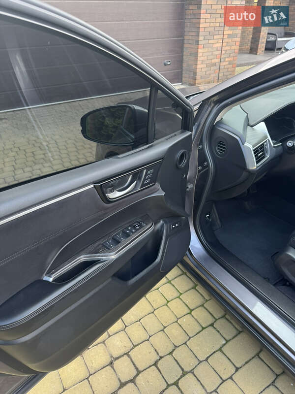 Седан Honda Clarity 2017 в Владимире