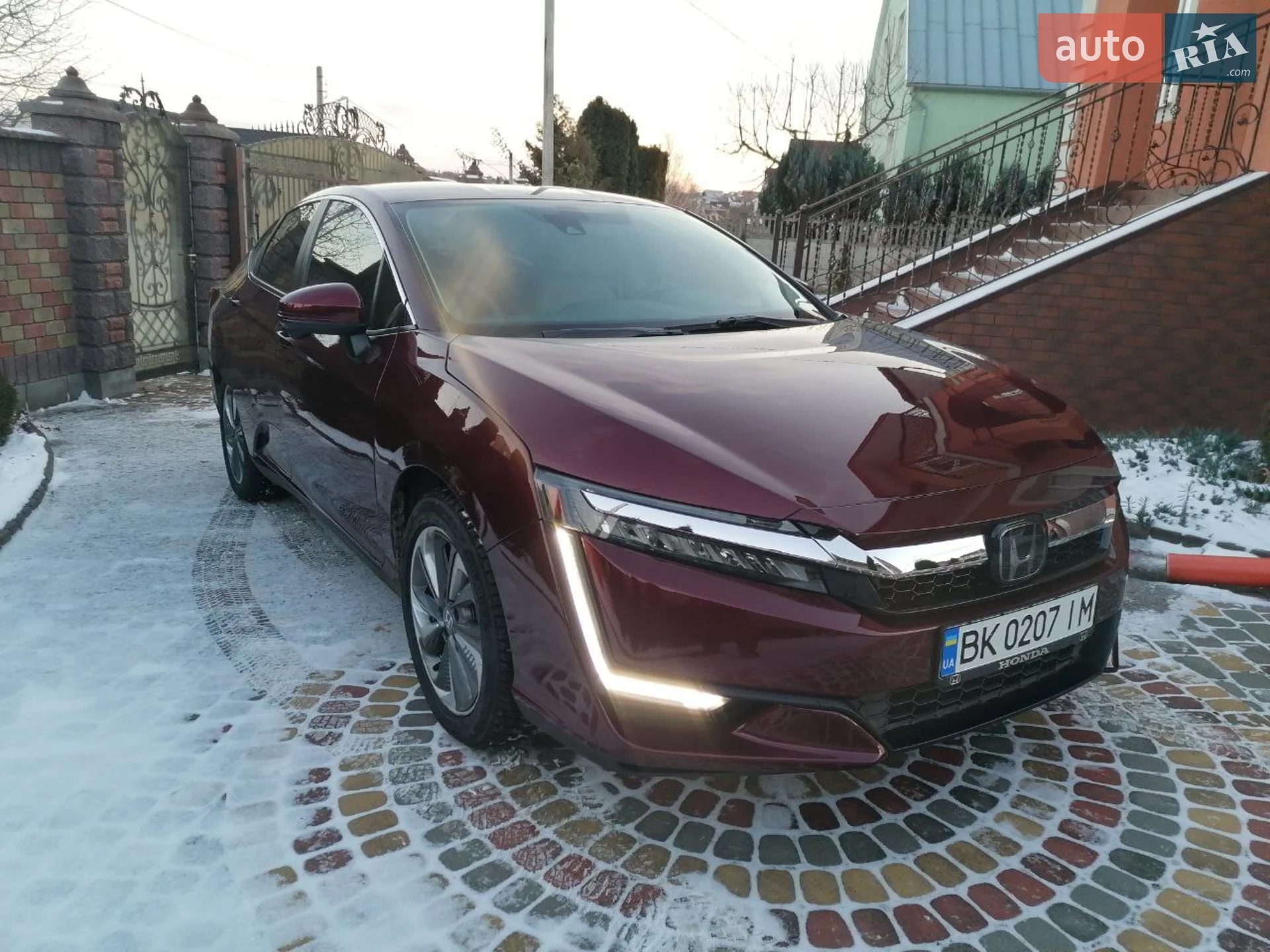 Honda Clarity 2017 VIN JHMZC5F36JC000239 фото оголошення 4 з 12