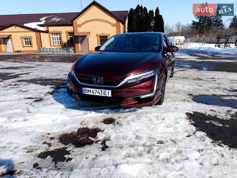 Седан Honda Clarity 2017 в Ромнах