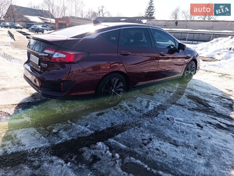 Седан Honda Clarity 2017 в Ромнах