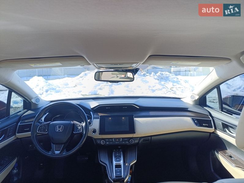 Седан Honda Clarity 2017 в Ромнах