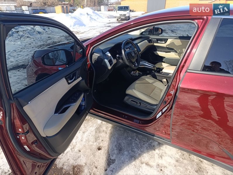 Седан Honda Clarity 2017 в Ромнах