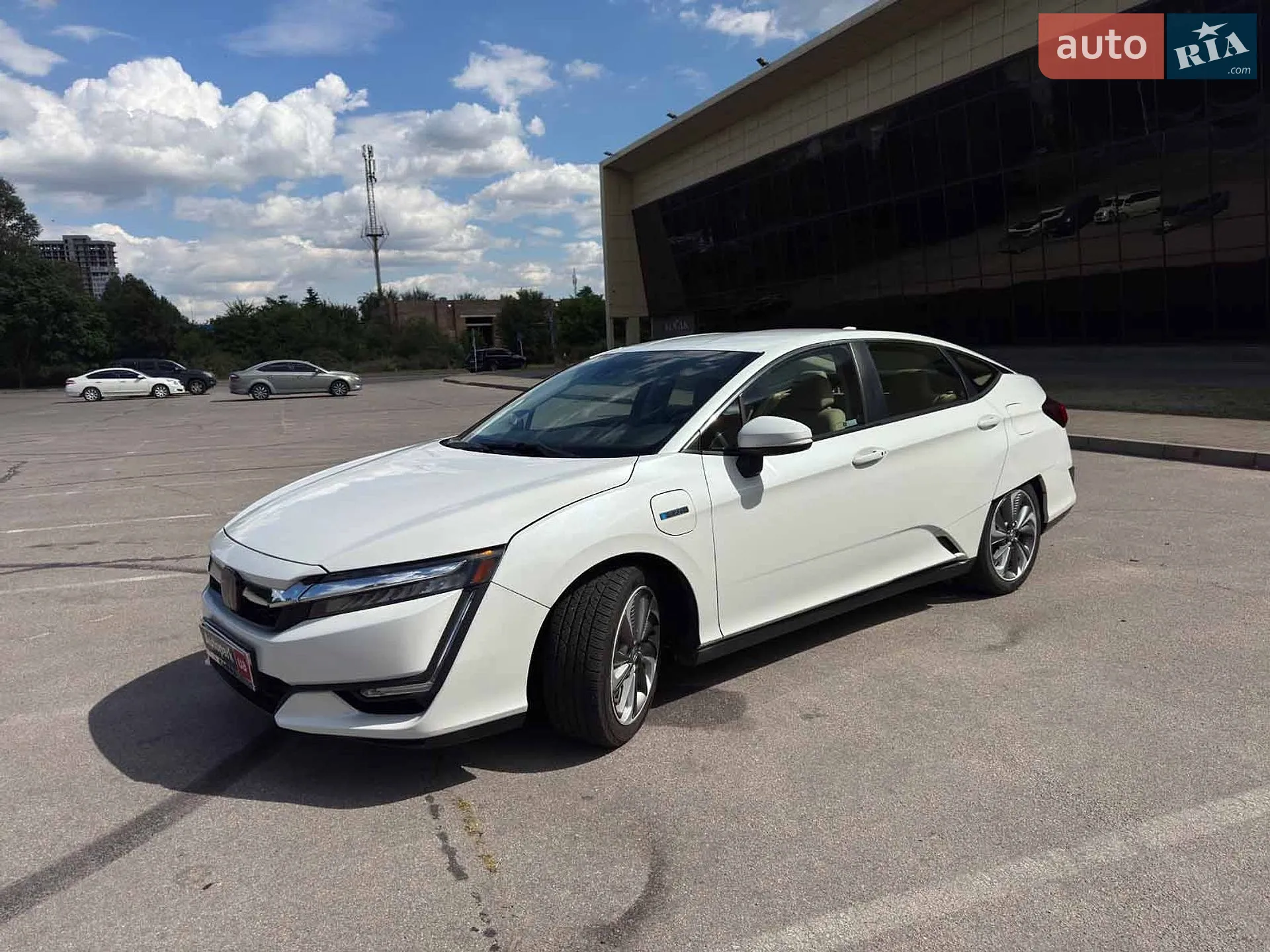 Honda Clarity 2019 VIN JHMZC5F38KC002415 фото оголошення 2 з 20