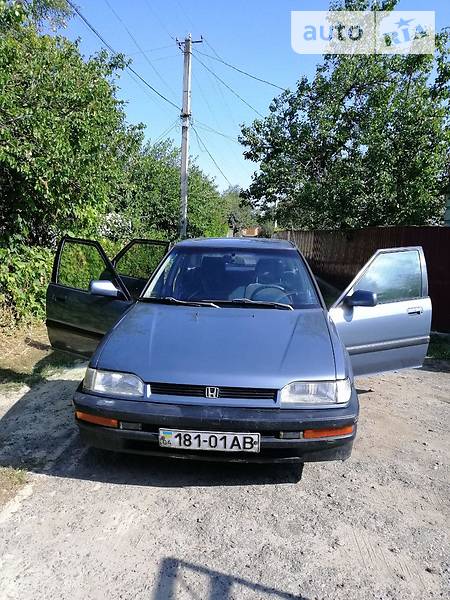 Седан Honda Concerto 1991 в Хороле