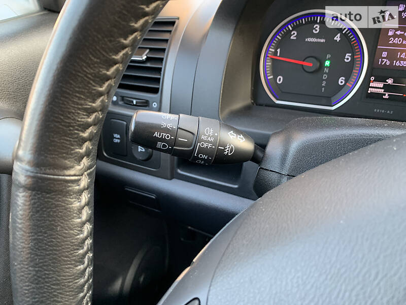 Позашляховик / Кросовер Honda CR-V 2011 в Чернівцях