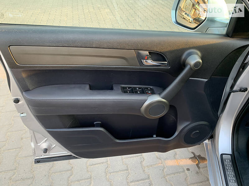 Позашляховик / Кросовер Honda CR-V 2011 в Чернівцях