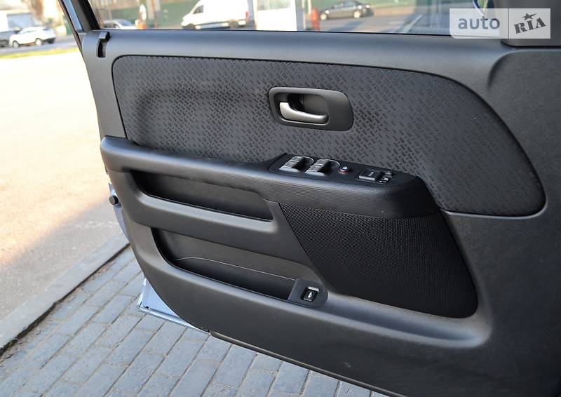 Позашляховик / Кросовер Honda CR-V 2004 в Харкові