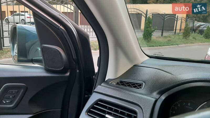 Внедорожник / Кроссовер Honda CR-V 2015 в Полтаве