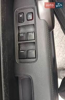 Позашляховик / Кросовер Honda CR-V 2010 в 