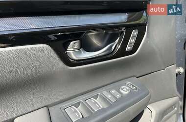 Позашляховик / Кросовер Honda CR-V 2023 в 