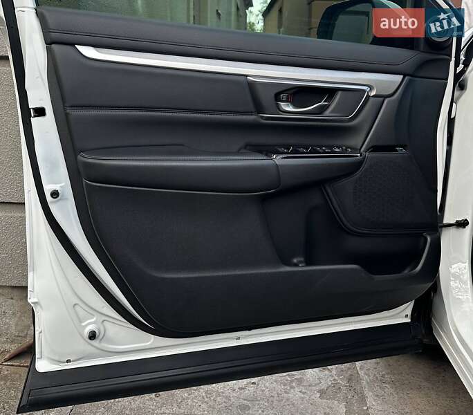 Внедорожник / Кроссовер Honda CR-V 2020 в Макарове